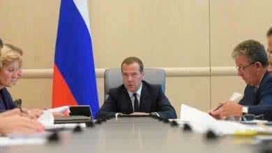 Медведев поручил проработать организацию раздельного сбора мусора