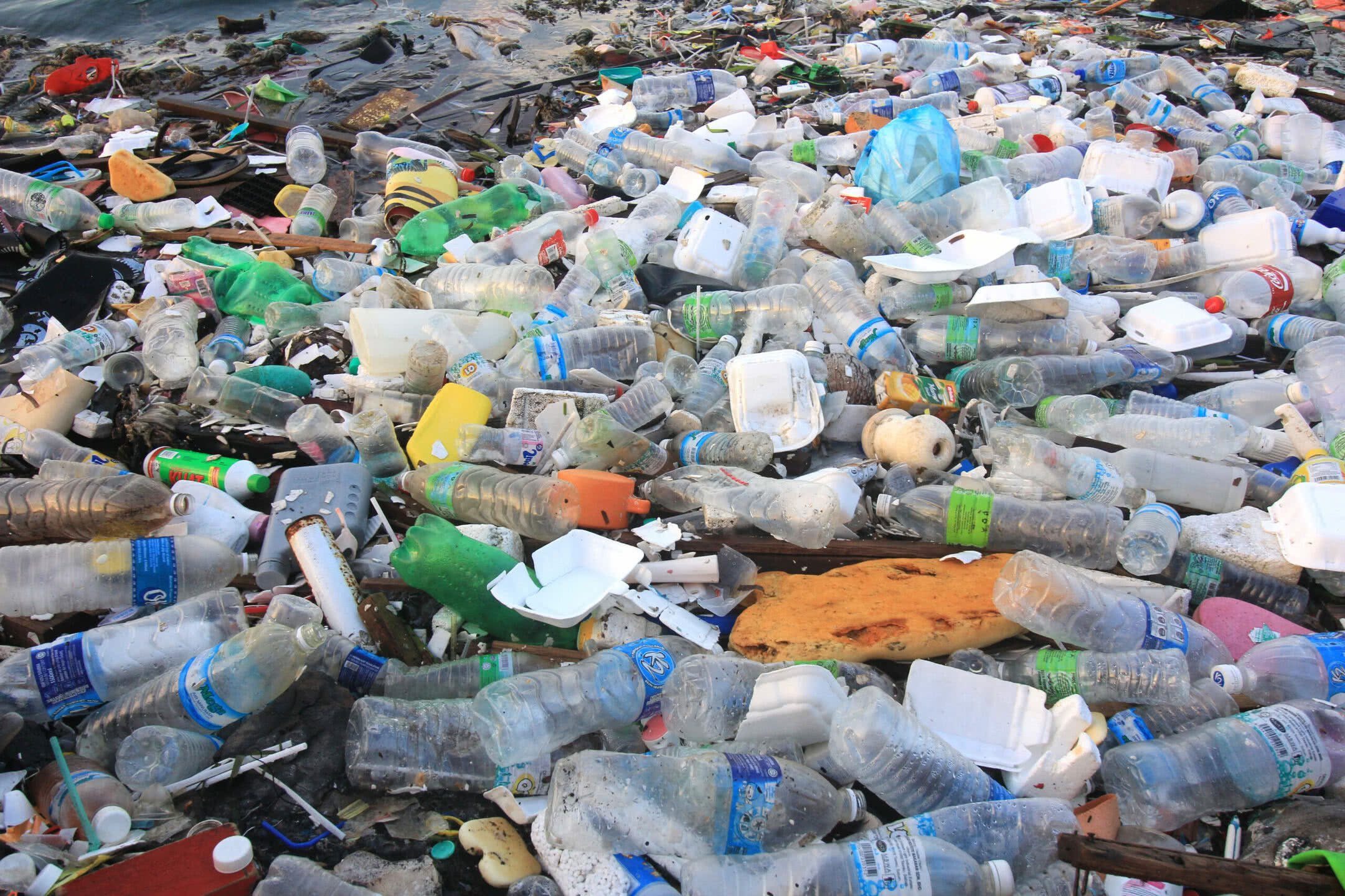 Как переработать пластик и что можно из него сделать дома?
