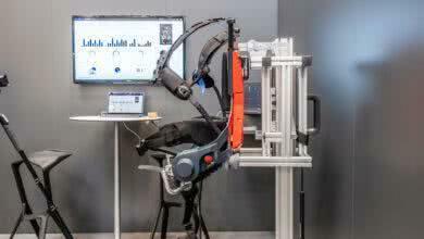 На Лебединском ГОКе испытали промышленные экзоскелеты