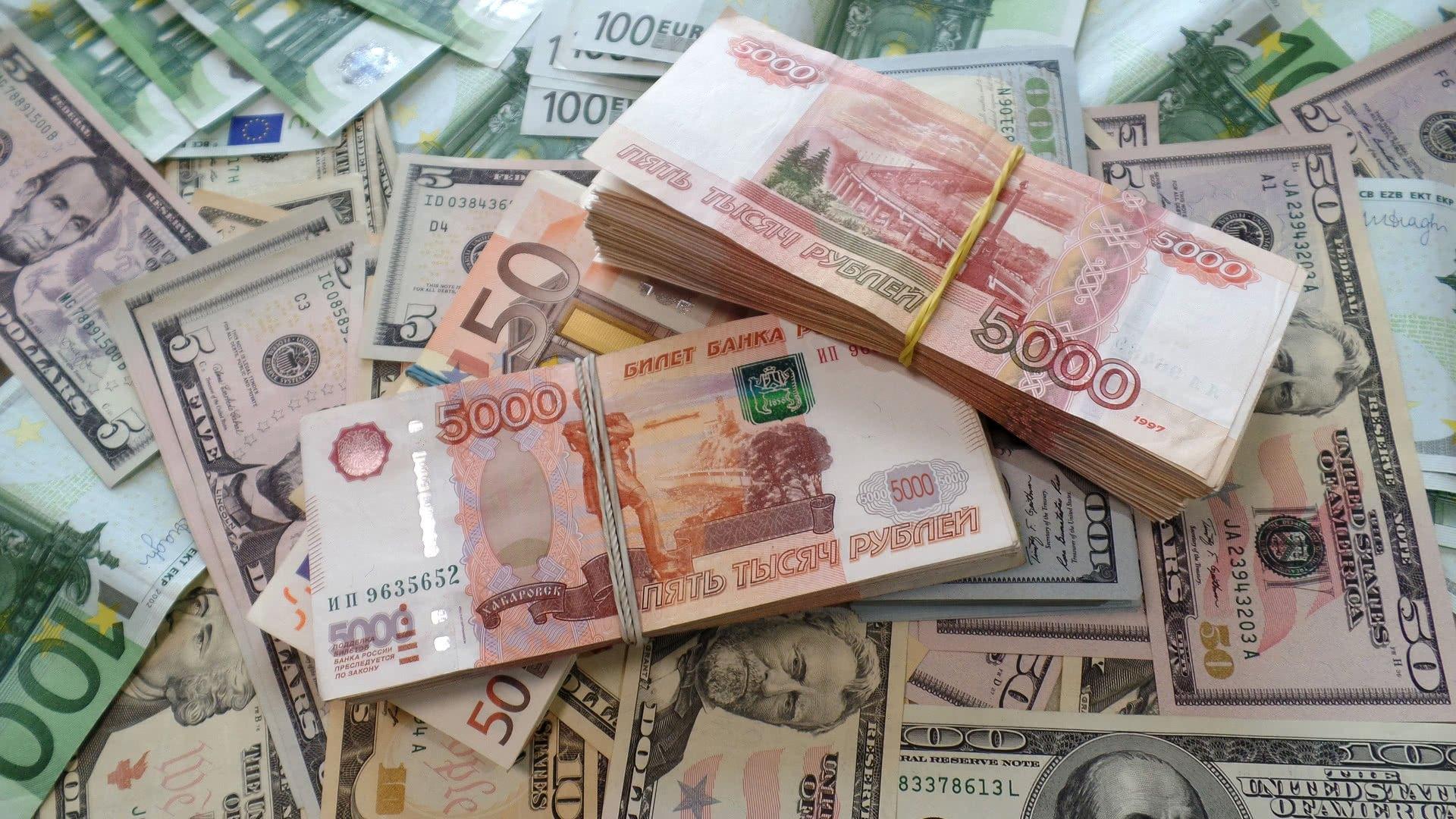 400000 рублей в евро. Деньги евро доллары рубли пачки. Доллар евро рубль. Пачки разных денег. Деньги рубли доллары евро.