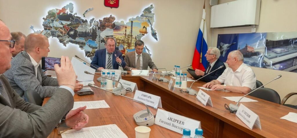 Представители Ассоциации НСРО РУСЛОМ.КОM приняли участие в круглом столе комитета по экономической политике Госдумы 15 июля 2025.