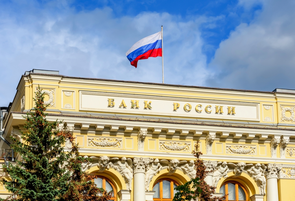 Клиенты банков, которым приостановили операции по счетам и картам или ограничили доступ к ДБО (например, мобильному приложению), должны знать, на каком основании это произошло и что делать для восстановления обслуживания.