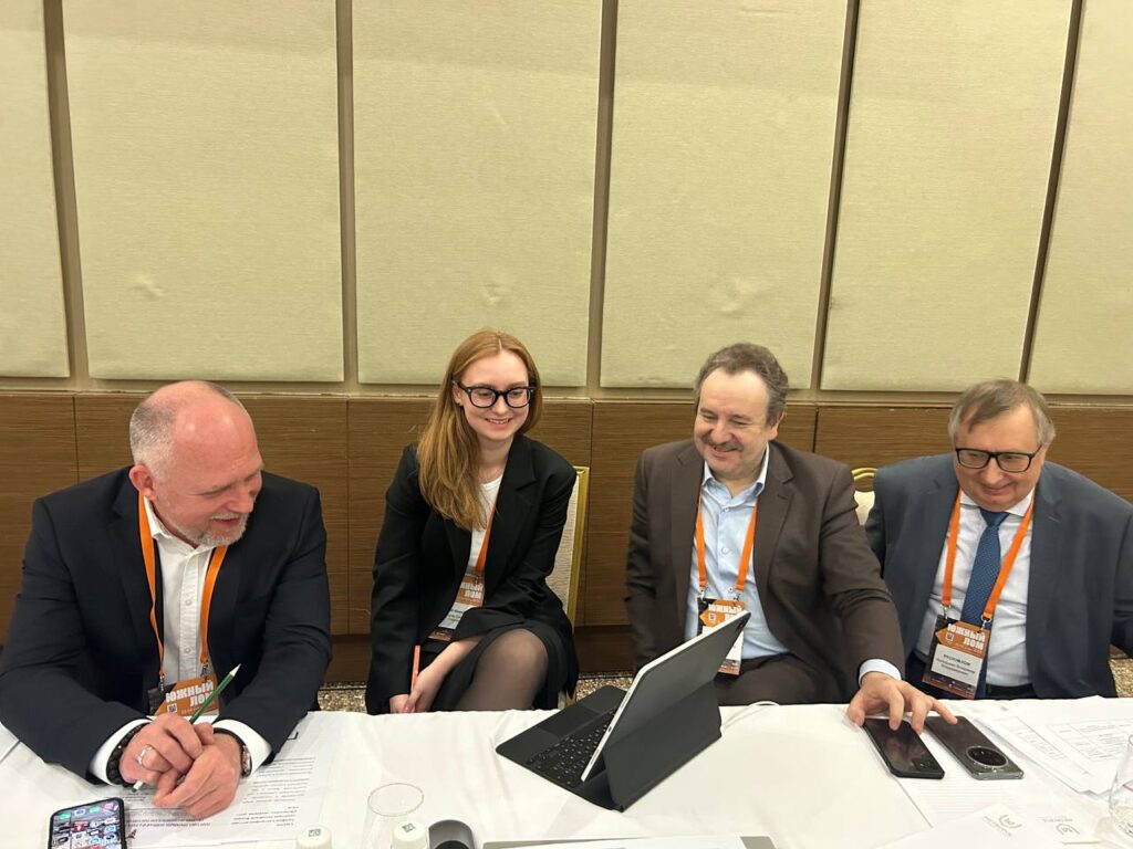 Сегодня в 9.30 начнётся регистрация на конференцию "Южный Лом" в конгресс-центре (зал Версаль) отеля Метрополь Гранд Геленджик.