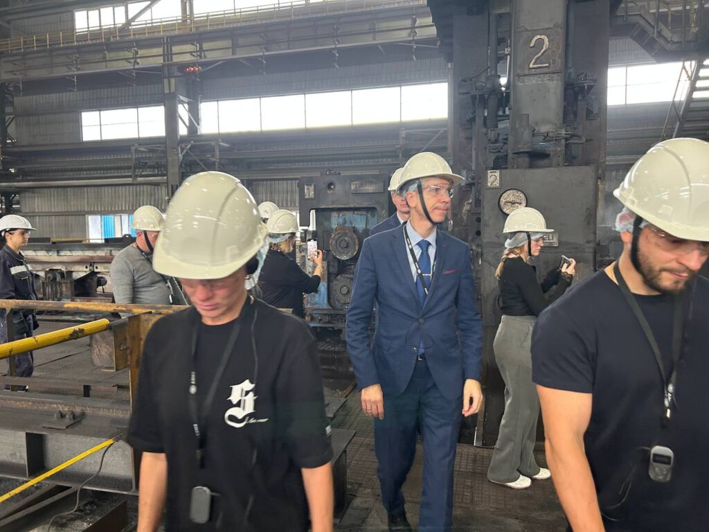 Делегаты конференции «Южный лом» 24 октября 2025 г. посещают Абинский электрометаллургический завод.
