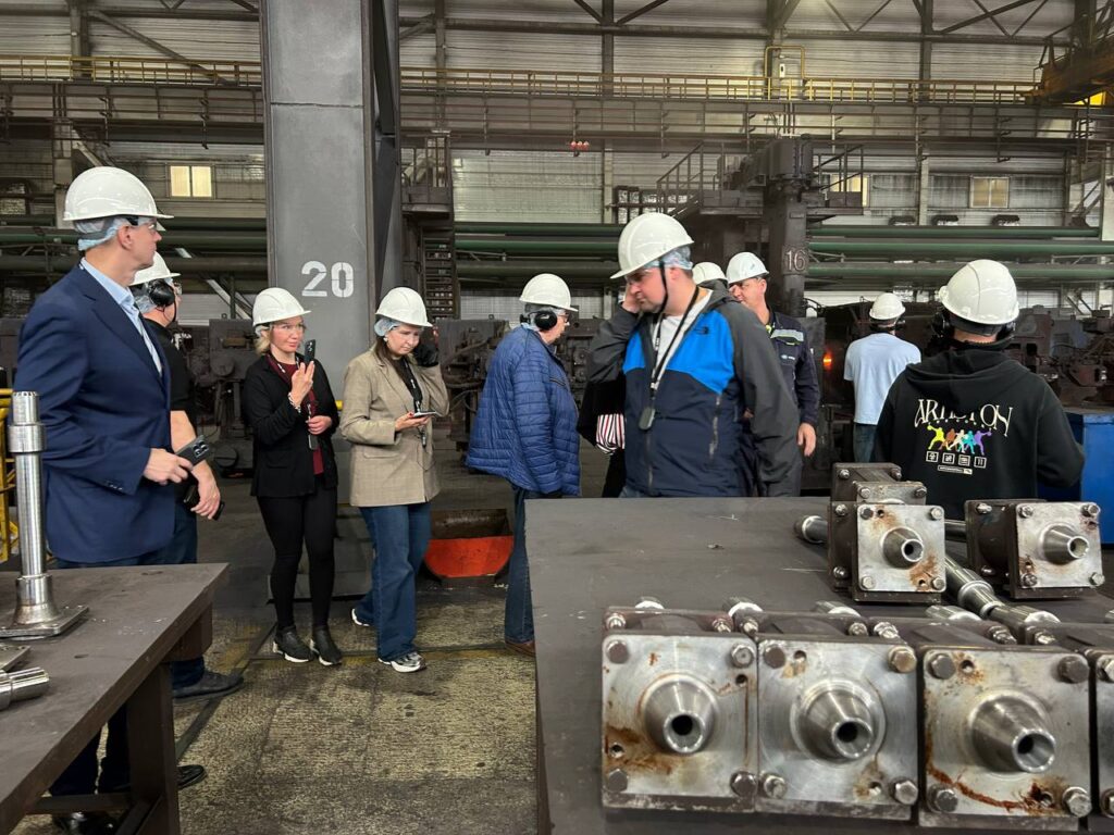 Делегаты конференции «Южный лом» 24 октября 2025 г. посещают Абинский электрометаллургический завод.