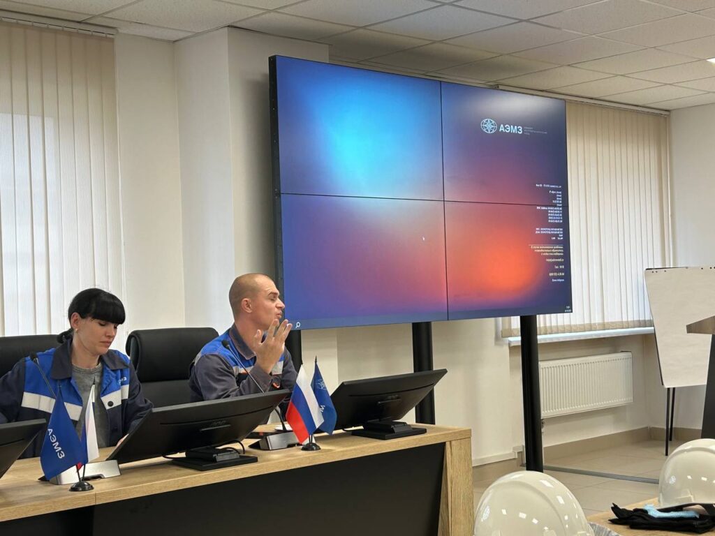 Делегаты конференции «Южный лом» 24 октября 2025 г. посещают Абинский электрометаллургический завод.