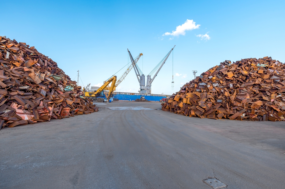 Универсальная товарная биржа Беларуси (БУТБ) сообщает об импорте лома металлов из Беларуси в регионы России посредством платформы, а также кратном росте транзакций в 2025 году